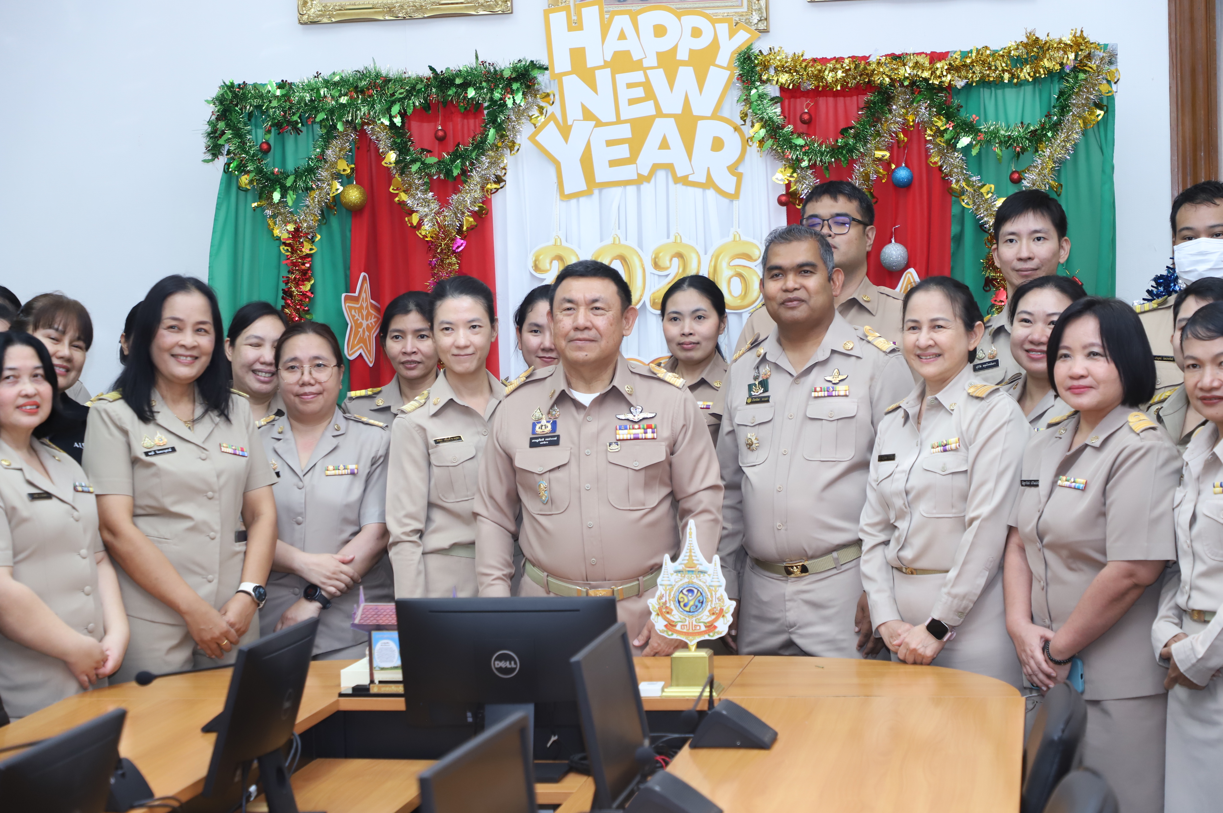 title - ส.ป.ก. ร่วมกัน สวัสดีปีใหม่ ผู้บริหารสำนักงานการปฏิรูปที่ดินเพื่อเกษตรกรรม พร้อมรับพรต้อนรับปีใหม่ 2569